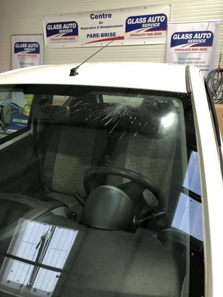 Remplacer mon pare brise dans un garage automobile à Parempuyre proche du Leclerc du Pian Médoc